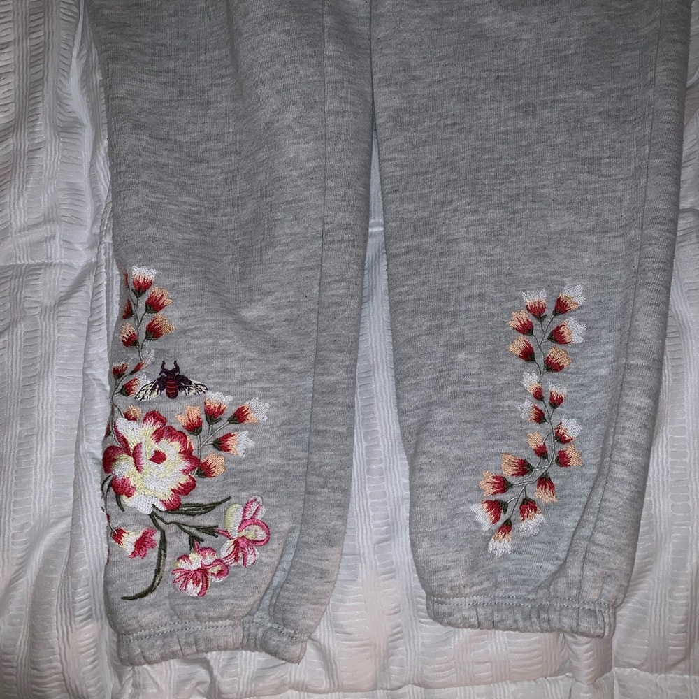 Betsy Johnson sweatpants size M never worn